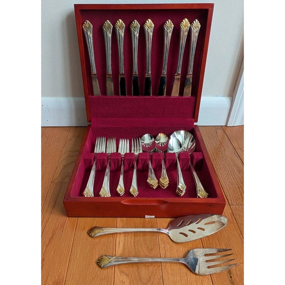 8 Place Setting Fortunoff Dining Set FTU16GA - FTU16 Gold Accent Stainless READ